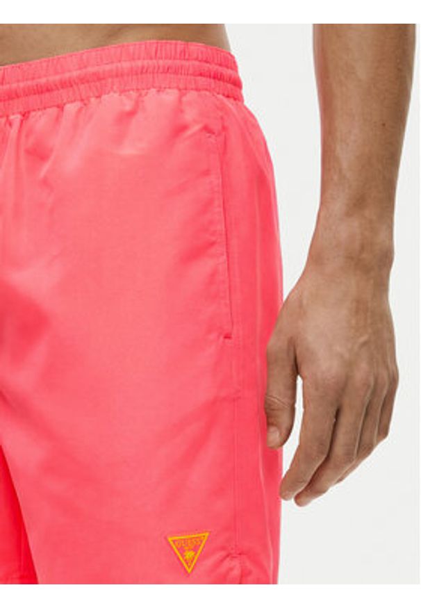 Guess Szorty kąpielowe F6GT24 WG282 MEDIUM Różowy Regular Fit. Kolor: różowy. Materiał: syntetyk
