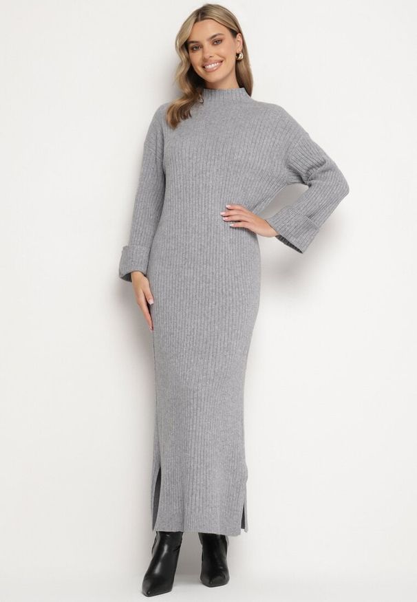 Born2be - Szara Sweterkowa Sukienka z Wiskozą i Wywiniętymi Rękawami Gebiga. Kolor: szary. Materiał: wiskoza. Sezon: zima. Styl: klasyczny