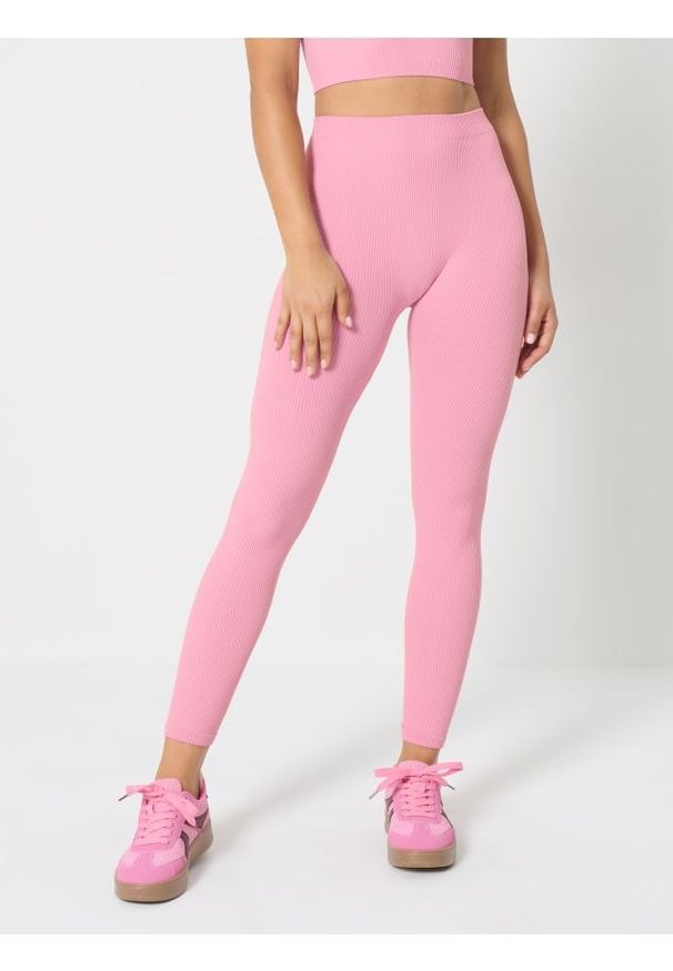 Sinsay - Sportowe legginsy bezszwowe - różowy. Kolor: różowy. Styl: sportowy