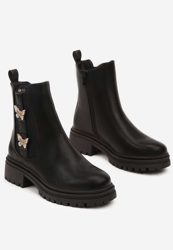 Born2be - Czarne Botki Sztyblety na Płaskiej Podeszwie Ozdobione Metalicznymi Motylkami 3D Zozinia. Okazja: na co dzień. Kolor: czarny. Materiał: jeans. Wzór: aplikacja. Obcas: na płaskiej podeszwie. Styl: casual, klasyczny. Wysokość obcasa: niski