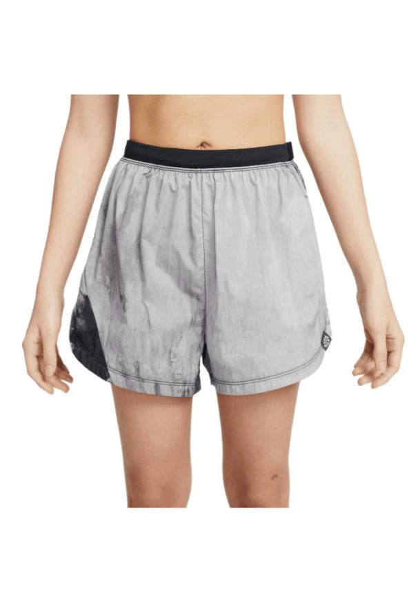 odzież Nike. Kolor: czarny. Długość: krótkie