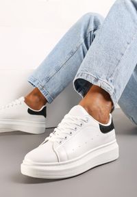 Born2be - Biało-Czarne Sneakersy Hypnotic. Wysokość cholewki: przed kostkę. Nosek buta: okrągły. Kolor: biały. Materiał: skóra. Szerokość cholewki: normalna #1