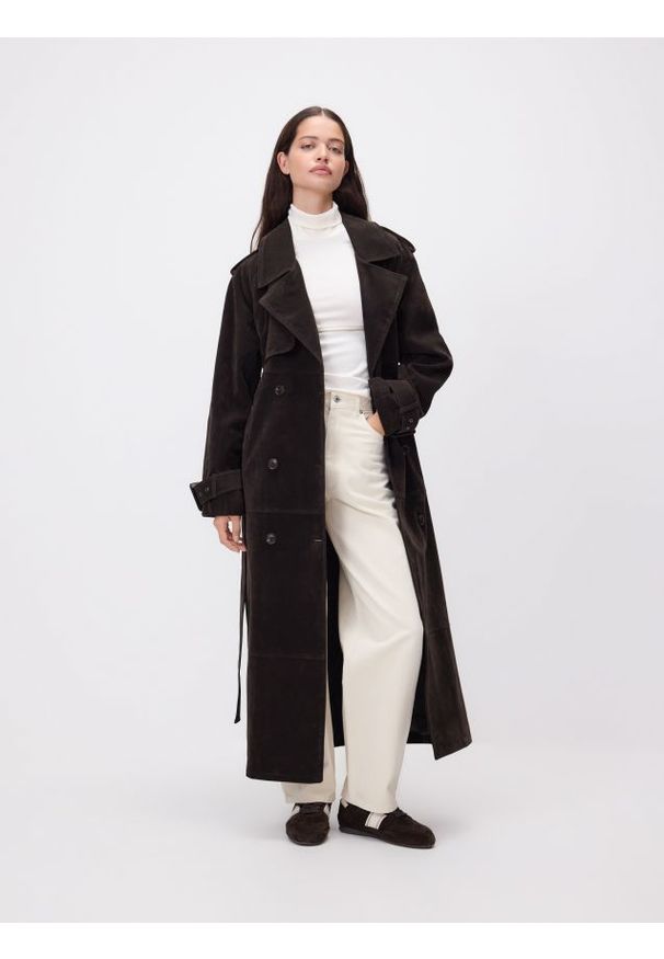 Reserved - Trencz z imitacji zamszu - ciemnobrązowy. Kolor: brązowy. Materiał: zamsz