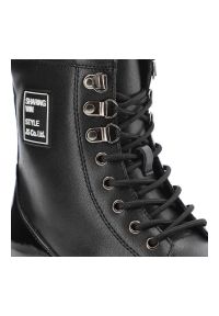 Czarne Botki Filippo Modne Skórzane Buty. Okazja: na spacer. Kolor: czarny. Szerokość cholewki: normalna. Wzór: nadruk, gładki, aplikacja. Materiał: skóra. Sezon: zima. Obcas: na obcasie. Styl: rockowy. Wysokość obcasa: niski #4