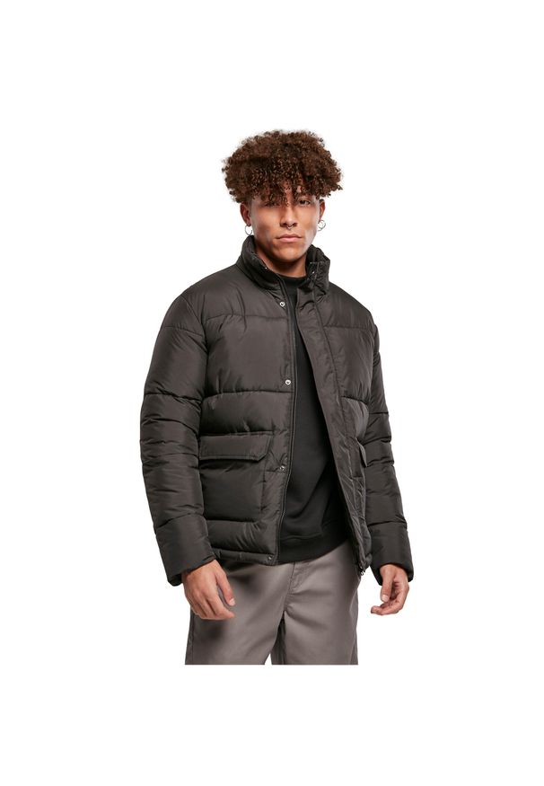 Krótka kurtka Urban Classics. Kolor: czarny. Materiał: puch. Długość: krótkie