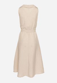 Born2be - Beżowa Sukienka o Koszulowym Kroju Bez Rękawów z Wiązanym Paskiem Liriora. Okazja: na co dzień. Typ kołnierza: dekolt w kształcie V. Kolor: beżowy. Długość rękawa: bez rękawów. Typ sukienki: koszulowe. Styl: klasyczny, casual #6