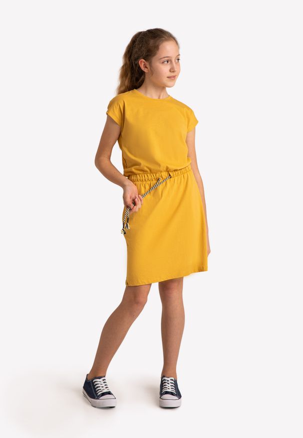 Volcano - Dziewczęca sukienka dresowa G-BLOOM JUNIOR. Kolor: żółty. Materiał: dresówka. Długość rękawa: krótki rękaw. Wzór: nadruk, gładki. Sezon: wiosna, lato
