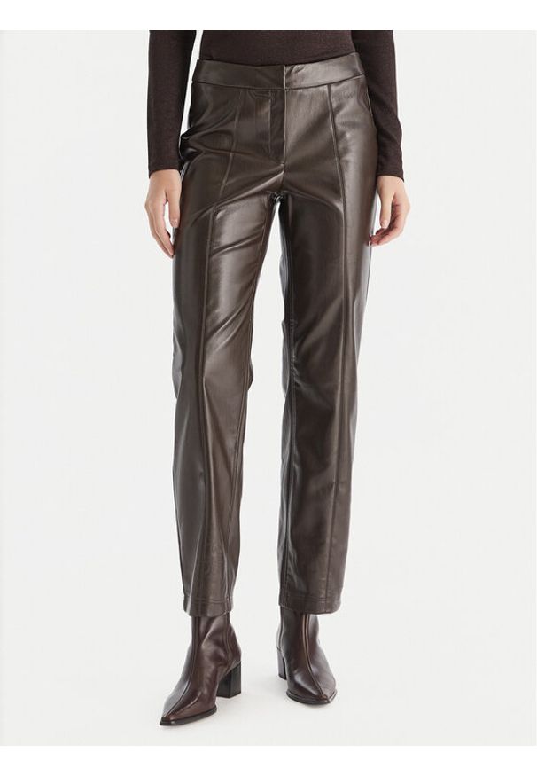 Vero Moda Spodnie z imitacji skóry Vips 10336342 Brązowy Straight Fit. Kolor: brązowy. Materiał: skóra