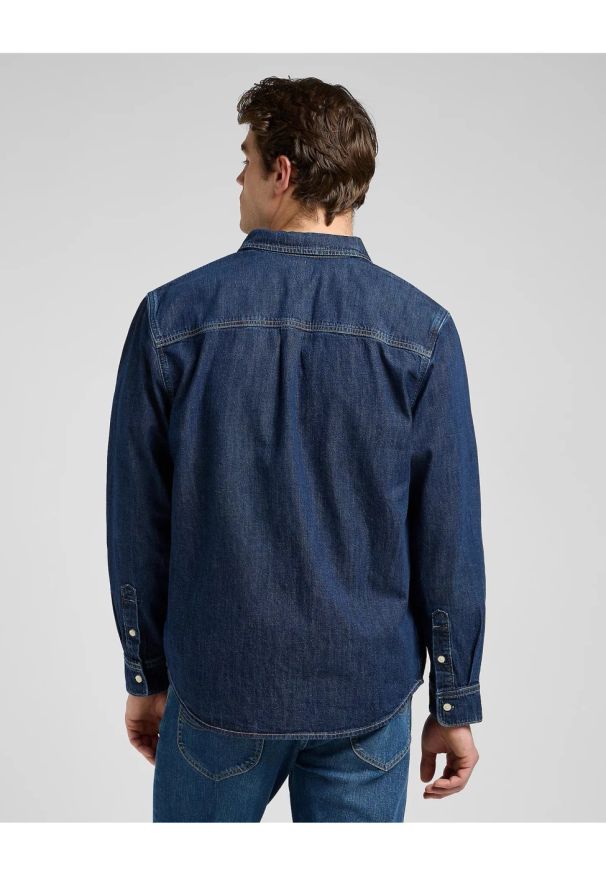 Lee - MESKA KOSZULA JEANSOWA LEE NO POCKET BUTTON DOWN BLUE RIDGE 112370477. Typ kołnierza: button down. Materiał: jeans