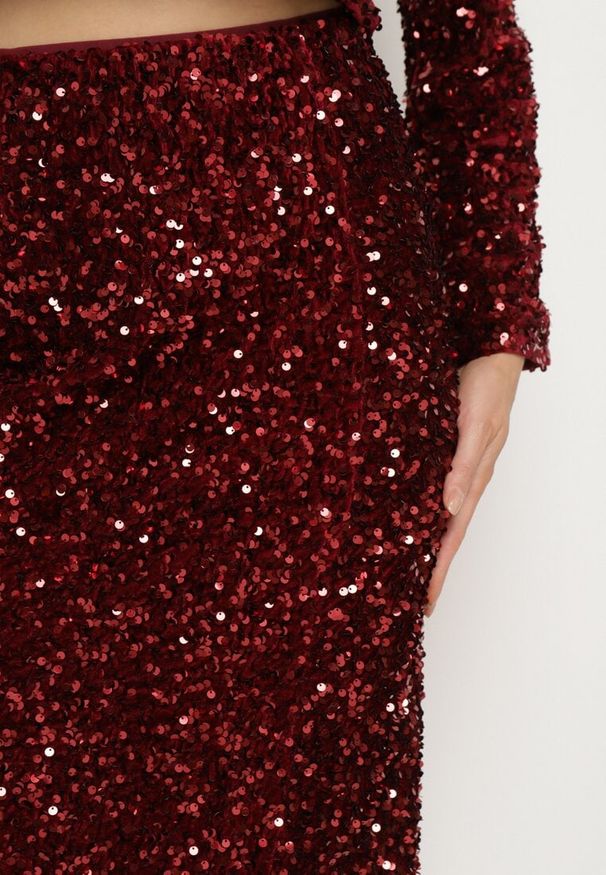 Born2be - Bordowa Koktajlowa Spódnica Ozdobiona Cekinami i Gumką w Pasie Beriyana. Okazja: na imprezę, na co dzień. Kolor: czerwony. Wzór: aplikacja. Styl: wizytowy