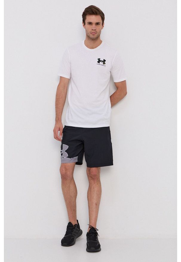 Under Armour - T-shirt. Kolor: biały. Materiał: dzianina. Wzór: nadruk