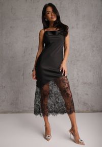 Renee - Czarna Satynowa Sukienka o Asymetrycznym Kroju z Koronkowym Dołem Mellea. Kolor: czarny. Materiał: satyna, koronka. Długość rękawa: na ramiączkach. Wzór: koronka. Typ sukienki: asymetryczne. Styl: elegancki #1