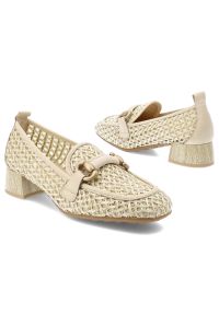 Półbuty damskie Hispanitas, ze skóry naturalnej z plecionym wykończeniem i wsuwanym krojem, beżowe, RHV264828 Marrakech-V26 Panna Soho-V26. Okazja: na co dzień. Kolor: beżowy. Szerokość cholewki: normalna. Wzór: ażurowy, aplikacja. Materiał: skóra. Sezon: lato. Obcas: na obcasie. Styl: casual, elegancki. Wysokość obcasa: niski #6
