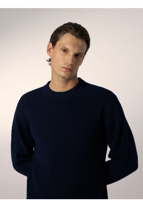 Reserved - Sweter z wełną - granatowy. Kolor: niebieski. Materiał: wełna