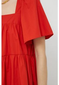 Abercrombie & Fitch sukienka kolor czerwony mini rozkloszowana. Typ kołnierza: dekolt w karo. Kolor: czerwony. Materiał: tkanina. Długość rękawa: krótki rękaw. Długość: mini #5
