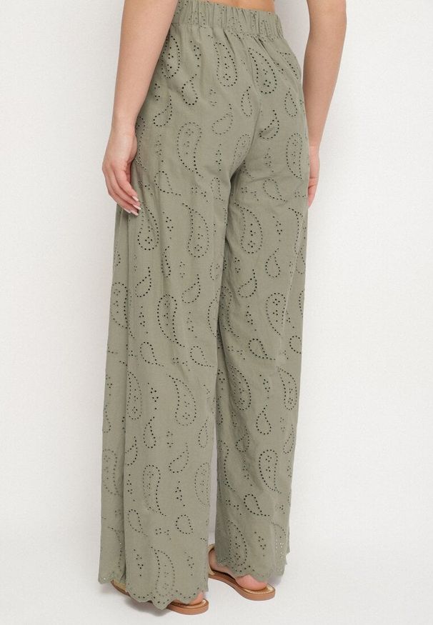 Born2be - Zielone Szerokie Spodnie z Bawełny z Wysokim Stanem Ozdobione Haftem Mileneia. Okazja: na co dzień. Stan: podwyższony. Kolor: zielony. Materiał: bawełna. Wzór: aplikacja, haft. Styl: casual, klasyczny