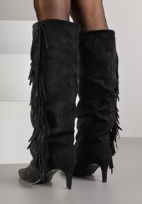 Renee - Czarne Kozaki na Szpilce w Stylu Boho Ozdobione Frędzlami Mevinavia. Okazja: na co dzień. Kolor: czarny. Materiał: jeans. Wzór: aplikacja. Sezon: lato. Obcas: na szpilce. Styl: boho