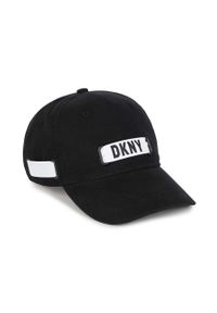 DKNY - Dkny czapka bawełniana dziecięca kolor czarny z aplikacją. Kolor: czarny. Materiał: bawełna. Wzór: aplikacja #1
