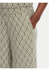 Olsen Spodnie materiałowe 14002433 Zielony Relaxed Fit. Kolor: zielony. Materiał: wiskoza