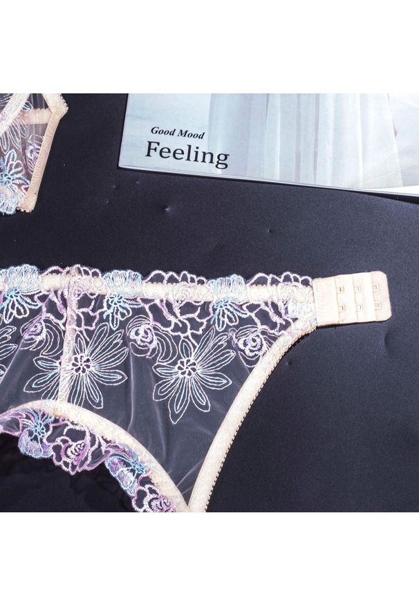 Intica - Koronkowy komplet bielizny z regulowanymi ramiączkami Alverta. Kolor: beżowy. Materiał: koronka