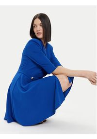 Rinascimento Sukienka koktajlowa CFC0118280003 Niebieski Regular Fit. Kolor: niebieski. Materiał: syntetyk. Styl: wizytowy #4
