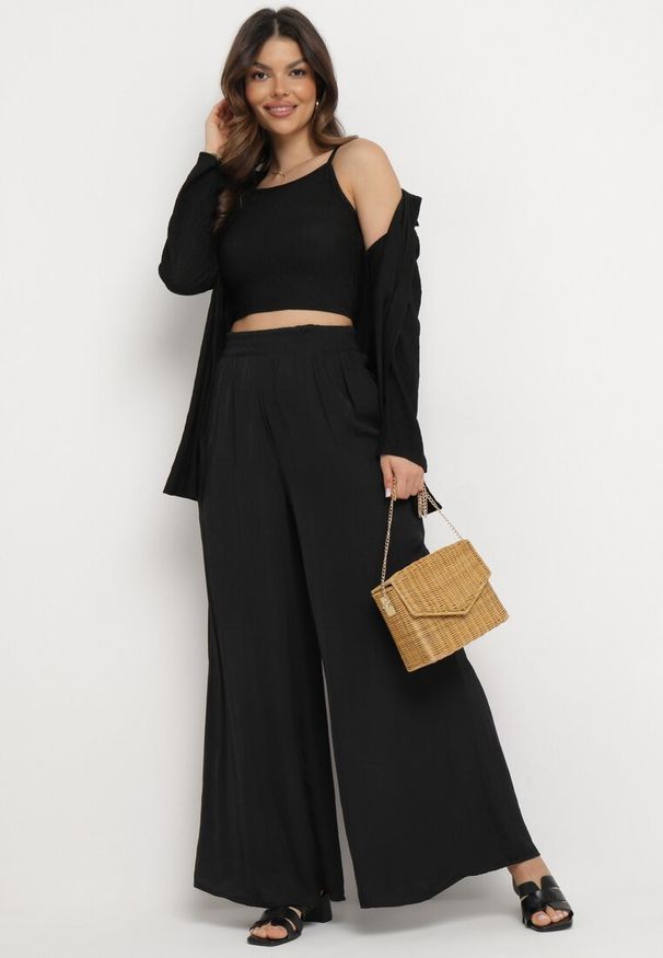 Born2be - Czarne Spodnie z Szerokimi Nogawkami i Gumką w Pasie Myrddin. Okazja: na co dzień. Kolor: czarny. Sezon: wiosna, lato. Styl: casual