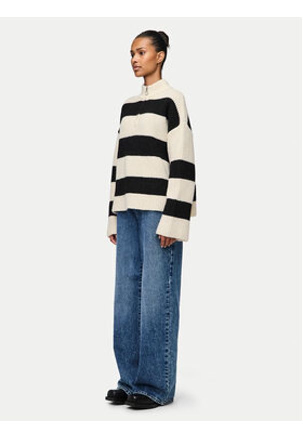 Pieces Sweter Nalini 17151182 Beżowy Regular Fit. Kolor: beżowy. Materiał: syntetyk