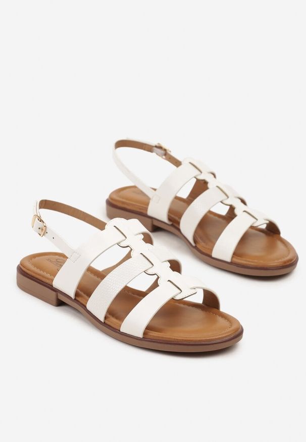 Born2be - Białe Sandały w Stylu Rzymianek Nilitte. Okazja: na co dzień. Zapięcie: sprzączka. Kolor: biały. Sezon: wiosna. Styl: elegancki, casual