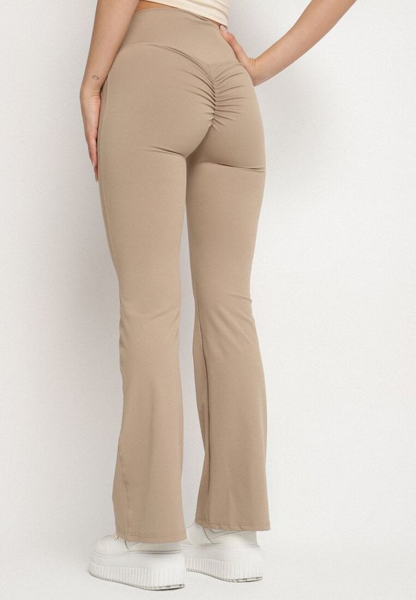 Born2be - Beżowe Legginsy Typu Dzwony z Wysokim Stanem Orralise. Okazja: na co dzień. Stan: podwyższony. Kolor: beżowy. Styl: casual