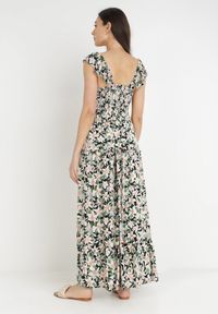 Born2be - Biało-Czarna Sukienka Agathice. Typ kołnierza: dekolt kwadratowy. Kolor: biały. Materiał: tkanina, wiskoza. Długość rękawa: na ramiączkach. Wzór: kwiaty. Styl: klasyczny. Długość: maxi #2