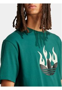 Adidas - adidas T-Shirt Flames Logo IS0177 Zielony Loose Fit. Kolor: zielony. Materiał: bawełna #6