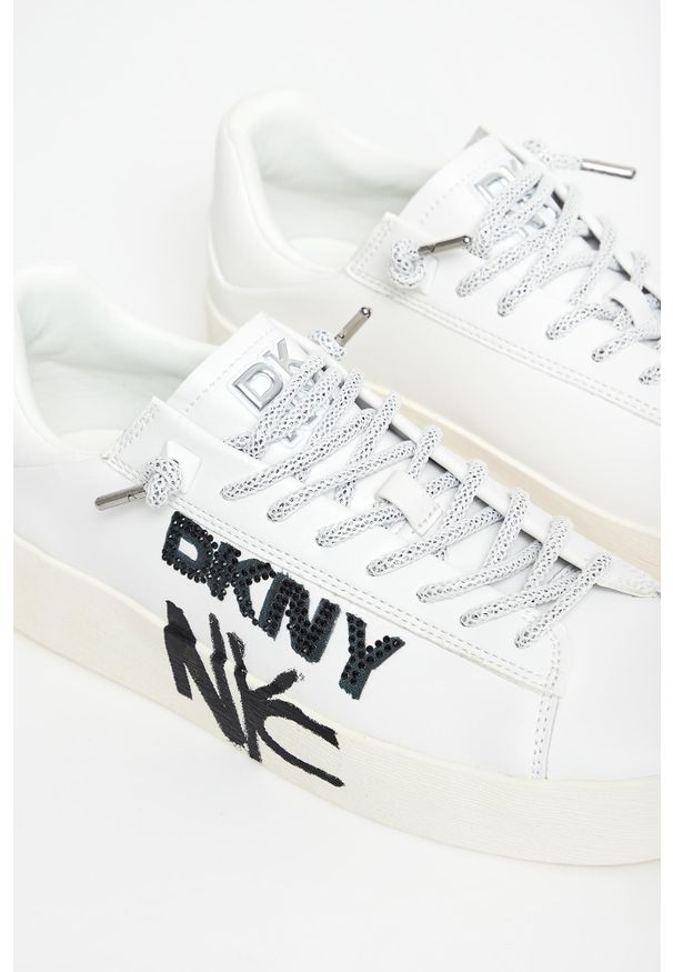 Sneakersy damskie skórzane DKNY. Materiał: skóra