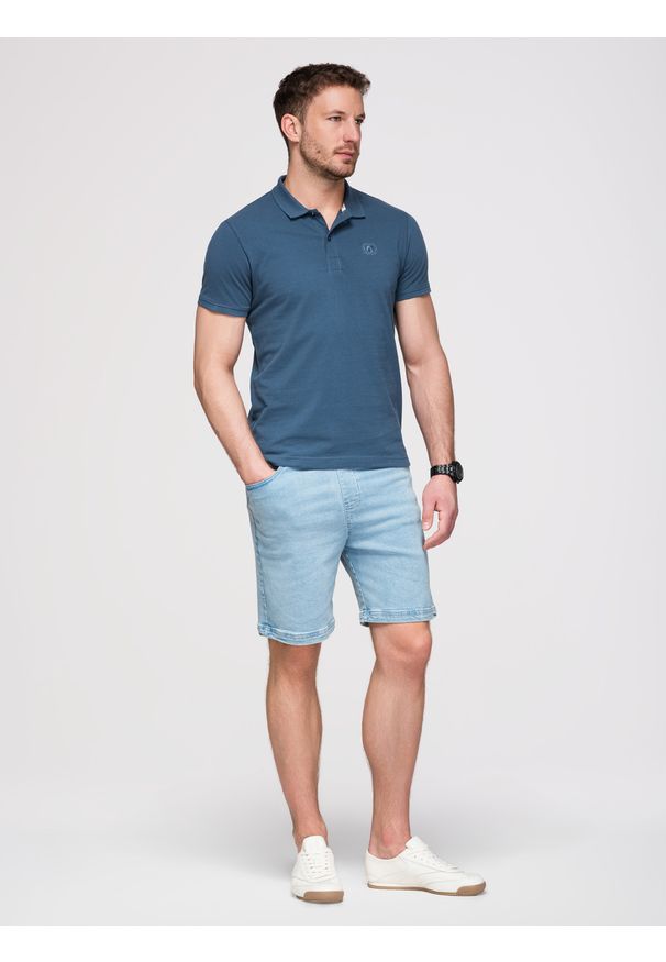 Ombre Clothing - Jednokolorowa koszulka polo męska BASIC z dzianiny pique - ciemnoniebieska V13 - Rozmiar: L. Okazja: na co dzień. Typ kołnierza: polo. Kolor: niebieski. Materiał: dzianina. Wzór: jednolity, aplikacja, haft. Styl: casual, sportowy, wizytowy