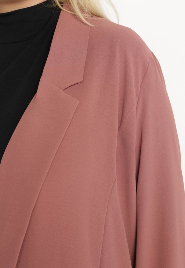 Born2be - Ciemnoróżowa Marynarka Oreithousa. Okazja: na imprezę, do pracy. Kolekcja: plus size. Kolor: różowy. Materiał: tkanina. Długość rękawa: długi rękaw. Długość: długie. Styl: klasyczny, elegancki