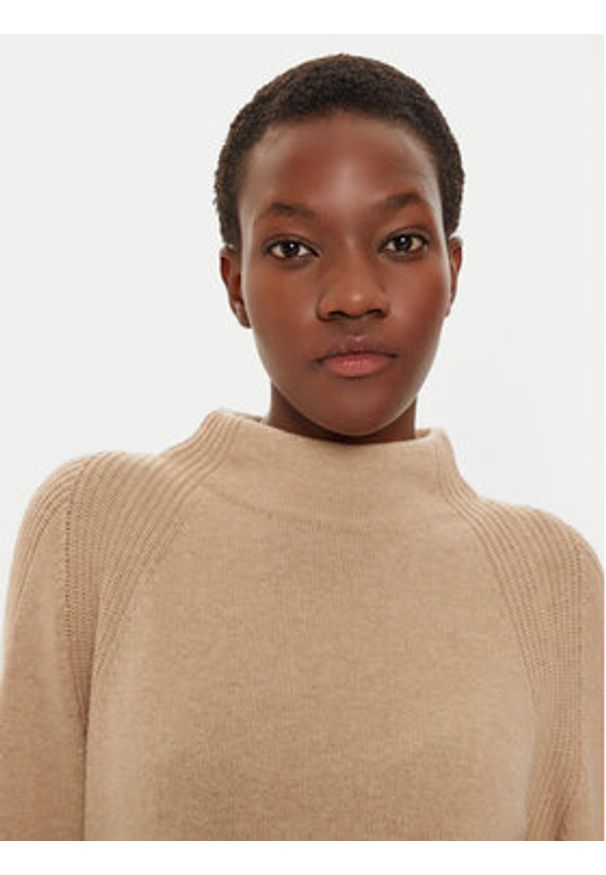 United Colors of Benetton - United Colors Of Benetton Sukienka dzianinowa 1235DV01T Beżowy Regular Fit. Kolor: beżowy. Materiał: syntetyk