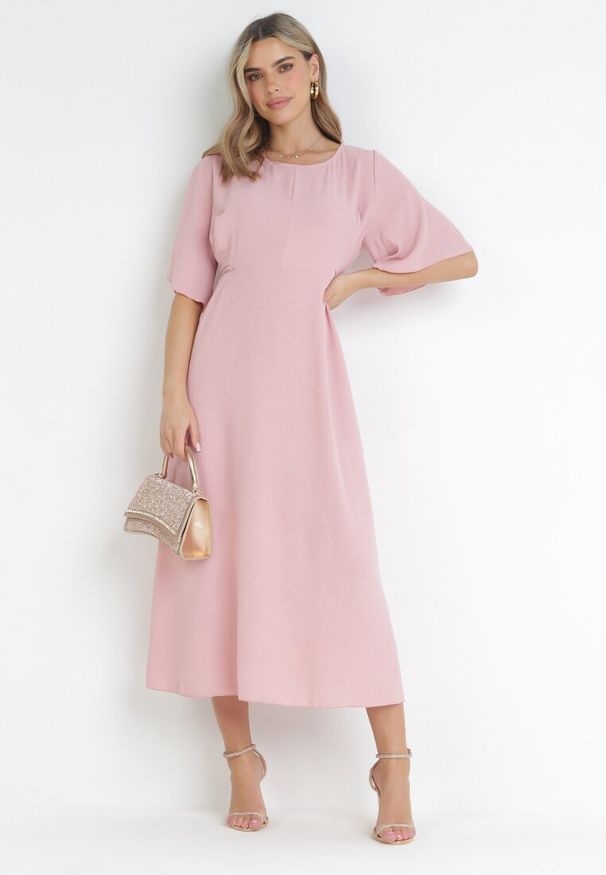 Born2be - Jasnoróżowa Sukienka Maxi z Ozdobnym Wiązaniem i Gumką w Talii Myrcella. Kolor: różowy. Długość: maxi