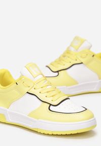 Renee - Żółte Sneakersy z Imitacji Skóry z Kolorowymi Wstawkami Cardatea. Kolor: żółty. Materiał: skóra. Szerokość cholewki: normalna. Wzór: kolorowy. Sezon: lato #3