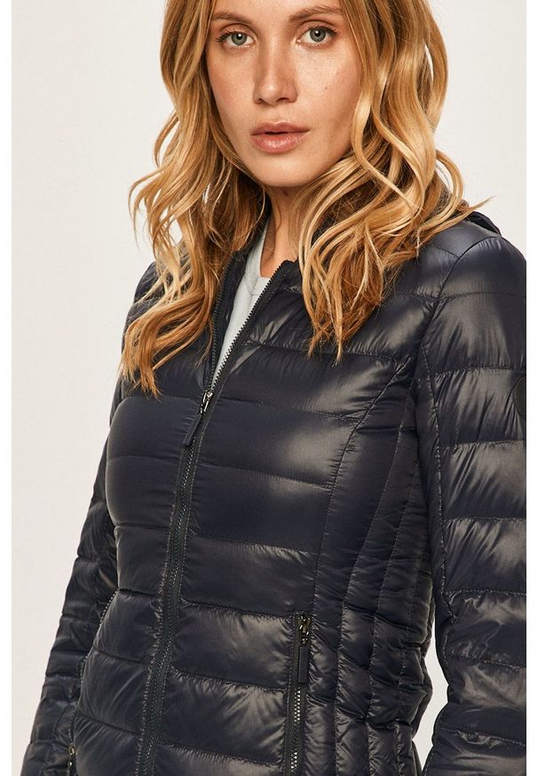 Armani Exchange - Kurtka puchowa. Typ kołnierza: kaptur. Kolor: niebieski. Materiał: puch
