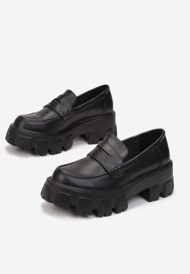 Renee - Czarne Mokasyny Artice. Wysokość cholewki: przed kostkę. Zapięcie: bez zapięcia. Kolor: czarny. Materiał: jeans. Szerokość cholewki: normalna. Wzór: aplikacja. Obcas: na platformie