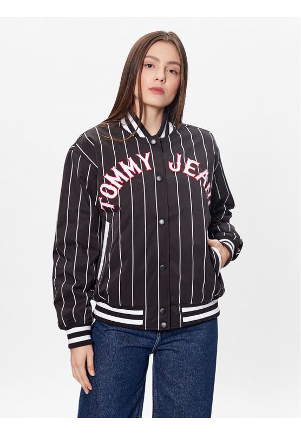 Tommy Jeans Kurtka bomber Pinstripe Letterman DW0DW15336 Czarny Relaxed Fit. Kolor: czarny. Materiał: syntetyk