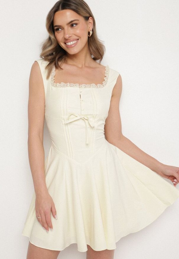 Born2be - Żółta Rozkloszowana Sukienka Vices w Rustykalnym Stylu z Wiązaniem Gorsetowym Foliora. Okazja: na co dzień. Typ kołnierza: dekolt gorset. Kolor: żółty. Długość rękawa: na ramiączkach. Typ sukienki: gorsetowe. Styl: klasyczny, casual, elegancki