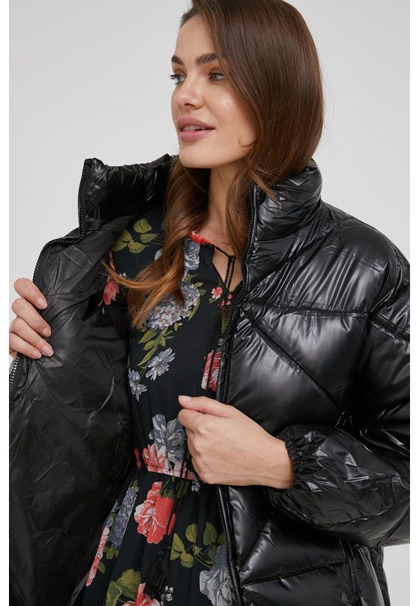 Answear Lab kurtka damska kolor czarny zimowa oversize. Kolor: czarny. Sezon: zima. Styl: wakacyjny