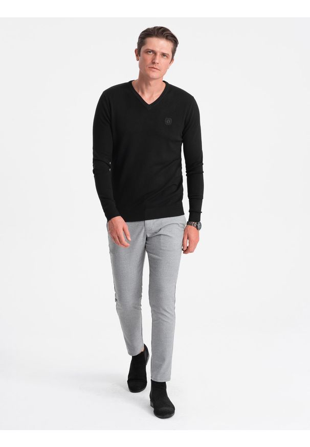 Ombre Clothing - Elegancki sweter męski V-neck BASIC z wiskozą – czarny V1 OM-SWBS-0107 - XXL. Kolor: czarny. Materiał: wiskoza. Wzór: haft. Styl: elegancki