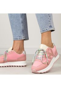 POTOCKI - Różowe sneakersy damskie na platformie Potocki 16311. Okazja: na co dzień. Nosek buta: okrągły. Kolor: różowy. Materiał: tkanina, skóra. Szerokość cholewki: normalna. Sezon: wiosna, jesień, lato. Obcas: na platformie #1