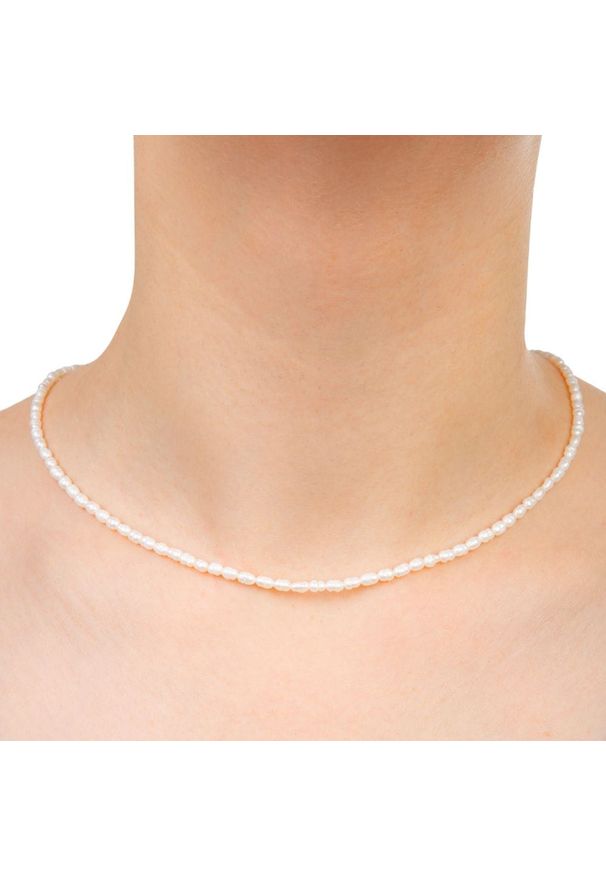 Enaya - Naszyjnik z białych drobnych pereł kolia chocker. Materiał: pozłacane, srebrne. Kolor: biały. Wzór: aplikacja. Kamień szlachetny: perła