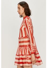 TwinSet - Twinset - Sukienka. Okazja: na co dzień. Kolor: czerwony. Materiał: tkanina, poliester. Wzór: kwiaty. Typ sukienki: rozkloszowane, proste. Styl: casual. Długość: mini #5