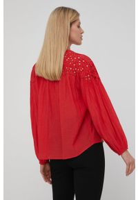 Pepe Jeans koszula Kayla damska kolor czerwony relaxed z wiązanym dekoltem. Kolor: czerwony. Materiał: tkanina. Długość rękawa: długi rękaw. Długość: długie. Wzór: haft #2