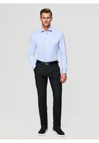 Pako Lorente - PAKO LORENTE - Niebieska koszula w prążek. Typ kołnierza: kołnierzyk włoski. Kolor: niebieski. Materiał: dzianina, poliester, bawełna. Długość rękawa: długi rękaw. Długość: długie. Wzór: prążki #8