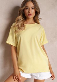 Renee - Żółty Bawełniany T-shirt Oversize z Krótkim Rękawem i Dłuższym Tyłem Zanimara. Kolor: żółty. Materiał: bawełna. Długość rękawa: krótki rękaw. Długość: krótkie