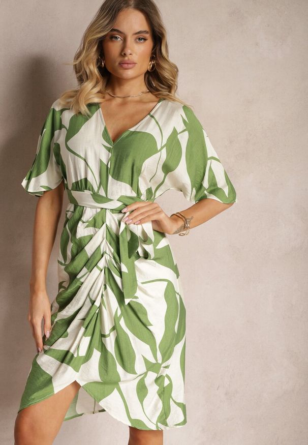 Renee - Zielona Sukienka o Taliowanym Kroju Wiązana w Pasie Nellsiah. Kolor: zielony. Materiał: tkanina. Sezon: lato